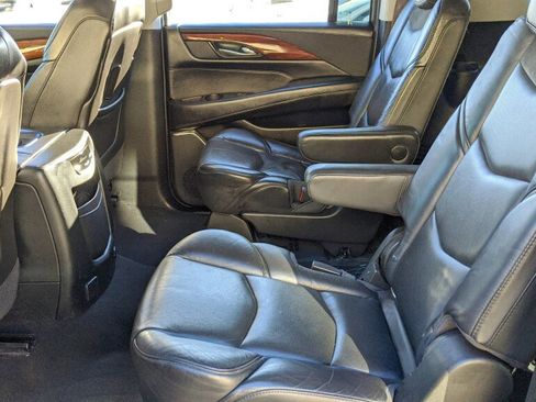Used 2017 Cadillac Escalade ESV Luxury AWD/4WD image 24