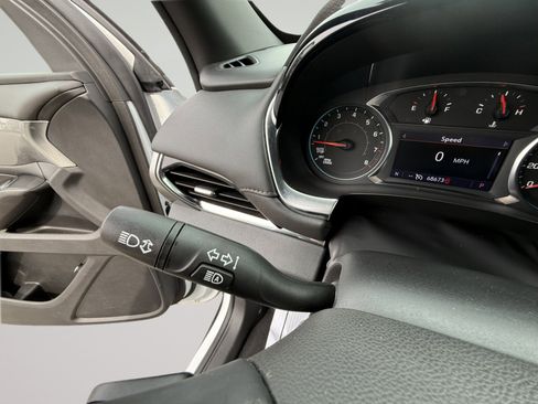 Used 2023 Chevrolet Traverse LT image 24