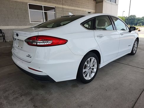 Used 2019 Ford Fusion SE FWD image 2
