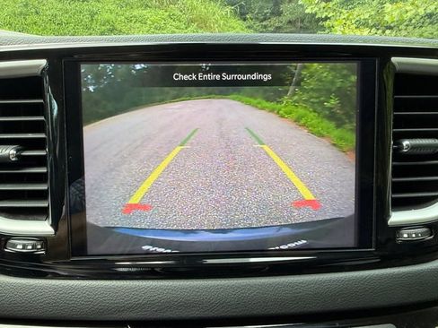 Used 2022 Chrysler Pacifica Touring-L FWD image 28