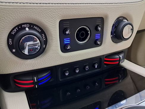 Used 2011 Rolls-Royce Ghost image 29