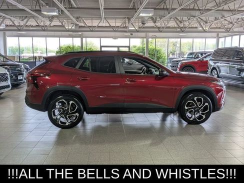 Used 2024 Chevrolet Trax RS w/ Sunroof Package FWD image 9