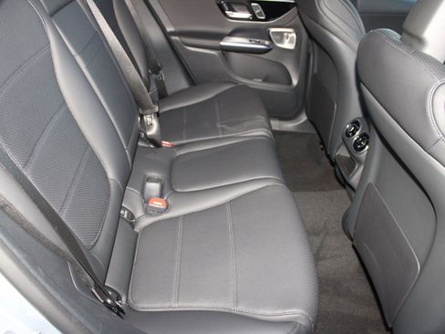 Used 2026 Mercedes-Benz GLC 300 image 31