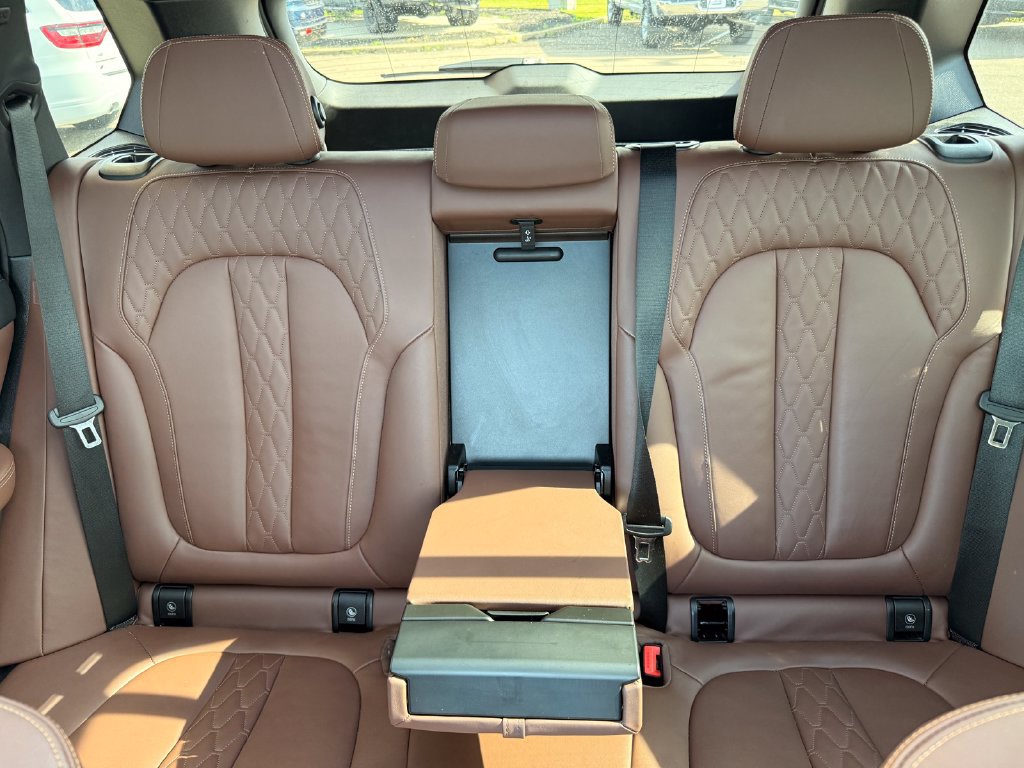 Used 2025 BMW X5 xDrive50e AWD/4WD image 48