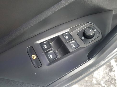 Used 2019 Volkswagen Jetta SEL w/ Cold Weather Package image 12