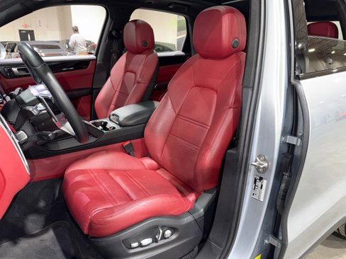 Used 2020 Porsche Cayenne image 52
