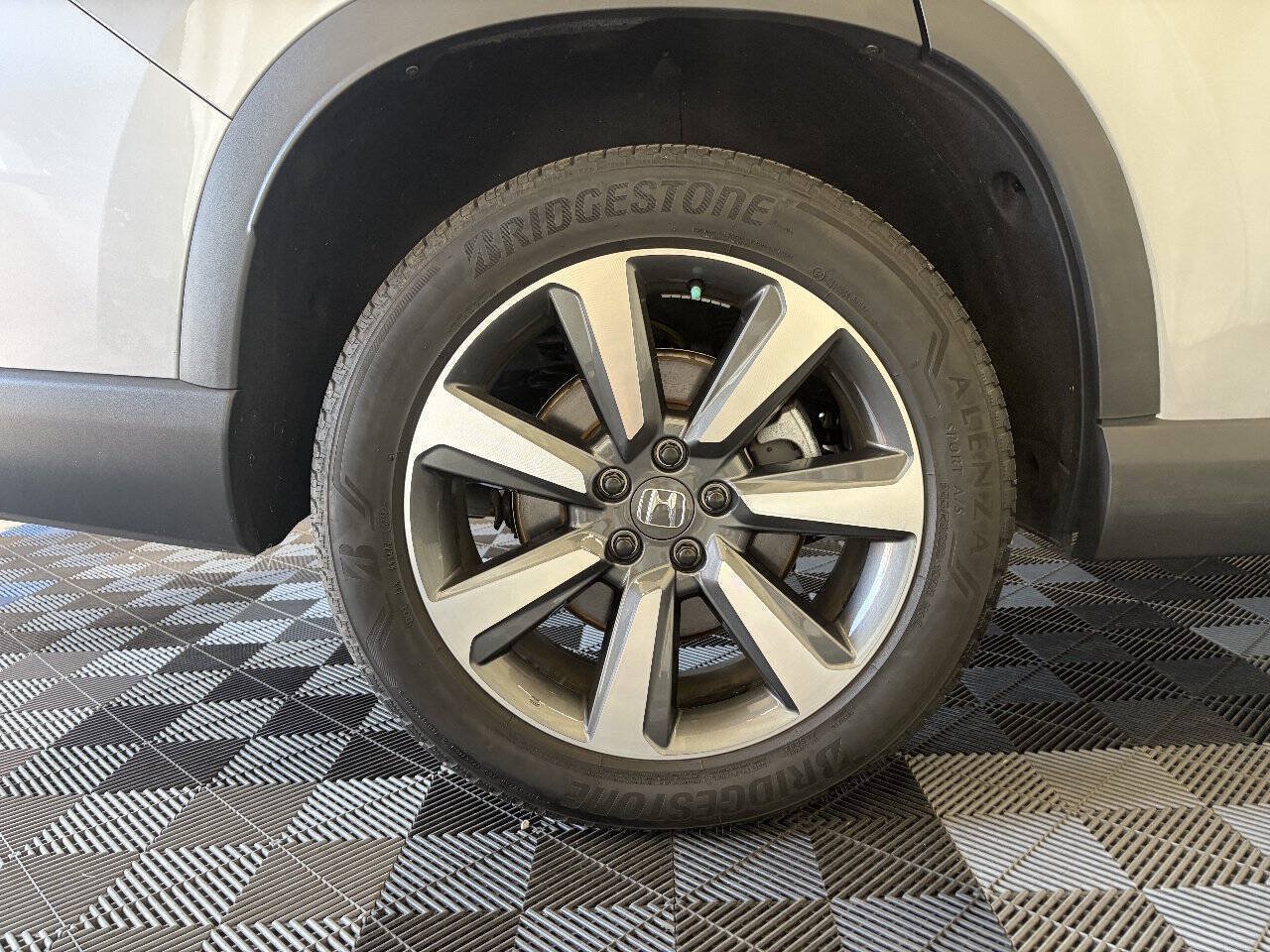 Used 2025 Honda Pilot Elite image 32
