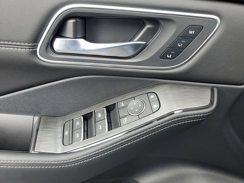 New 2025 Nissan Rogue Platinum image 11