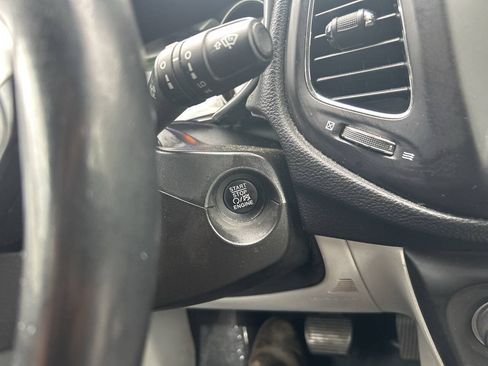 Used 2019 Jeep Compass Latitude w/ Cold Weather Group FWD image 28