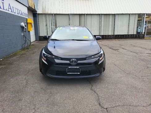 Used 2023 Toyota Corolla LE image 4