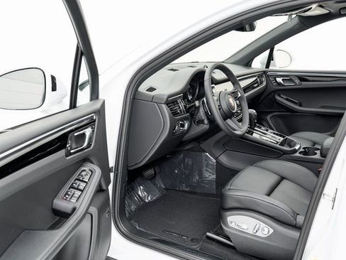 New 2026 Porsche Macan image 7