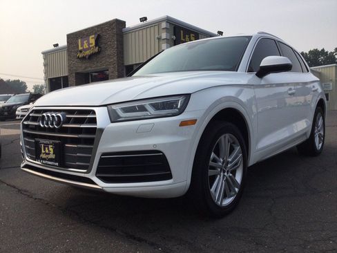 Used 2018 Audi Q5 2.0T Premium Plus w/ Premium Plus Package AWD/4WD image 2
