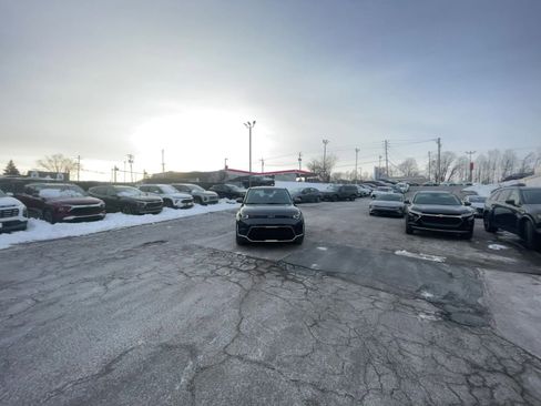 Used 2025 Kia Soul LX w/ LX Technology Package image 16