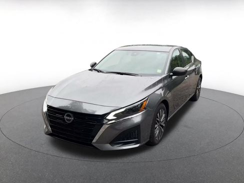 Used 2025 Nissan Altima 2.5 SV FWD image 5