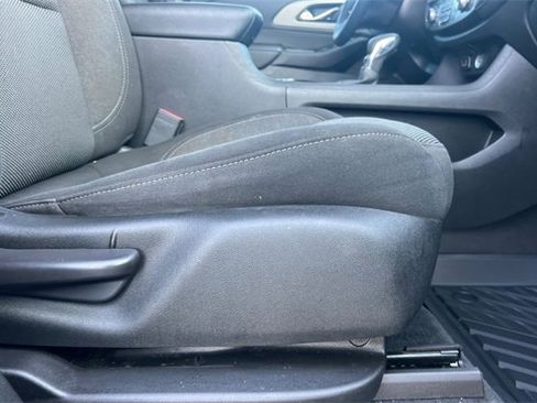 Used 2023 Chevrolet Traverse LT image 23