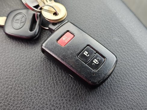 Used 2022 Toyota Tacoma TRD Off-Road RWD image 30
