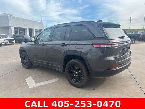Used 2024 Jeep Grand Cherokee Altitude AWD/4WD image 4