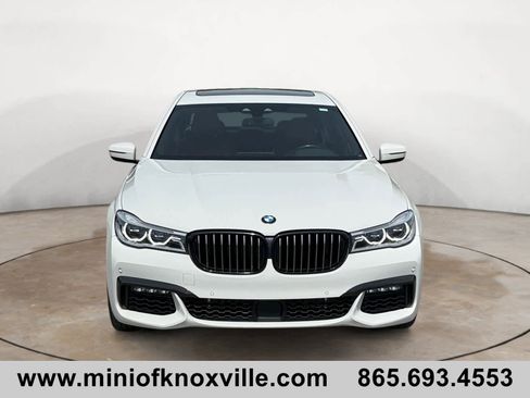 Used 2019 BMW 750i w/ Executive Package image 8