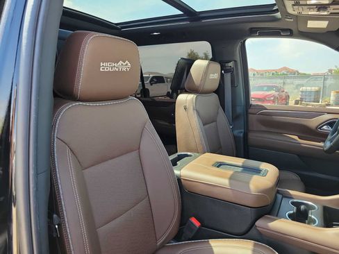 Used 2024 Chevrolet Suburban High Country w/ Advanced Technology Package AWD/4WD image 18