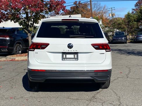 Certified 2022 Volkswagen Tiguan SE w/ Panoramic Sunroof Package image 4