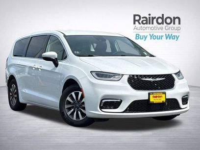 Used 2023 Chrysler Pacifica Touring-L