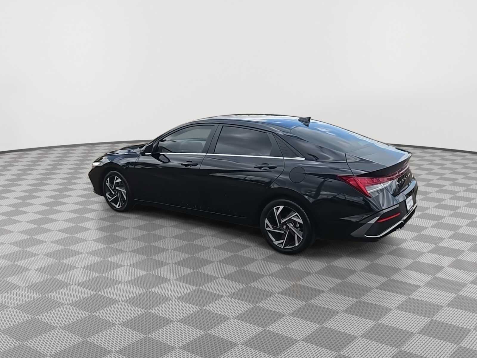 Used 2024 Hyundai Elantra Limited FWD image 6