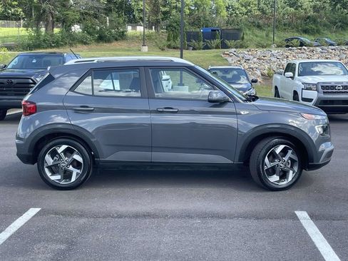 Certified 2024 Hyundai Venue SEL FWD image 2