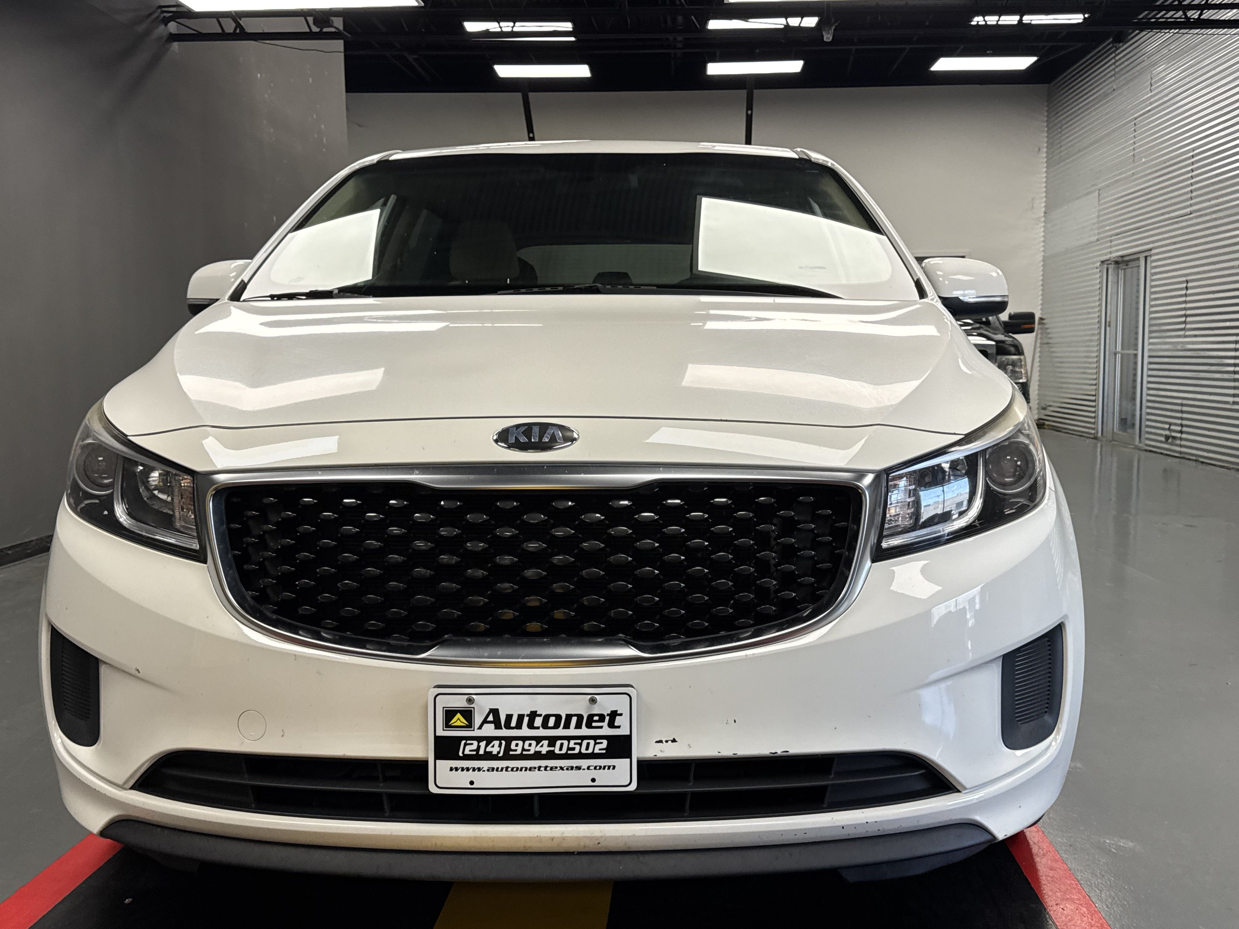 Used 2017 Kia Sedona LX FWD image 4