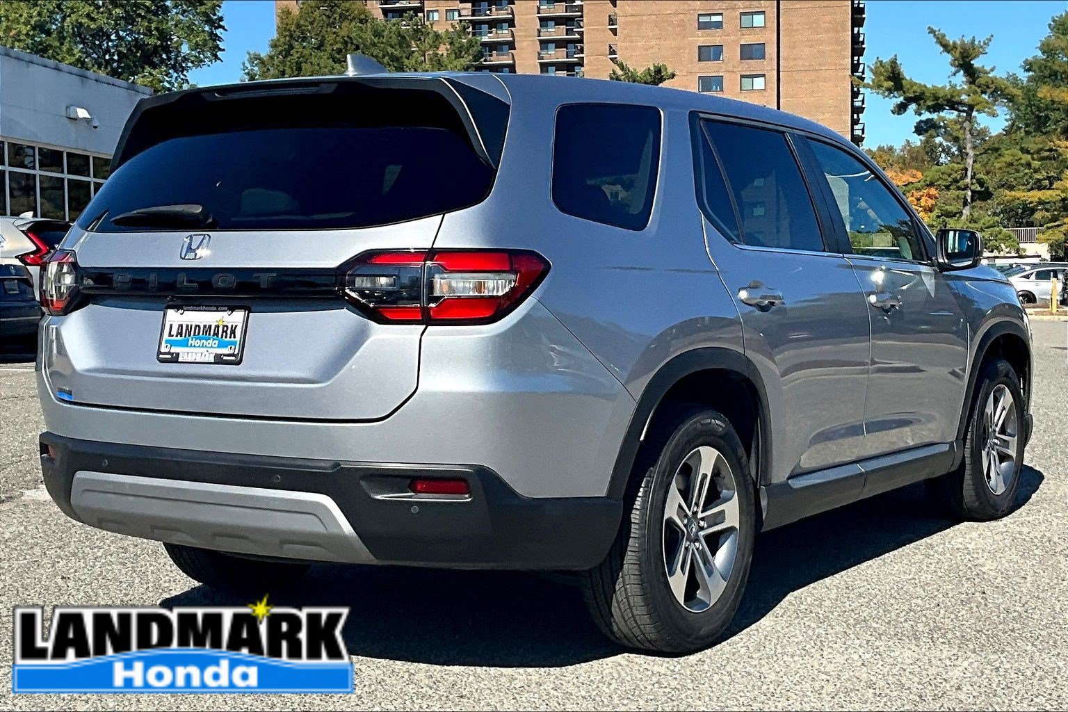 Used 2023 Honda Pilot EX-L image 2