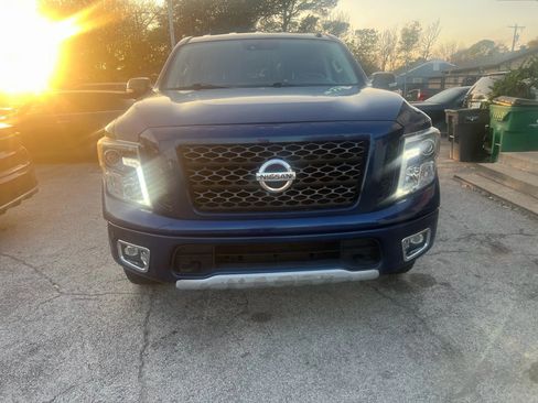 Used 2018 Nissan Titan PRO-4X image 4