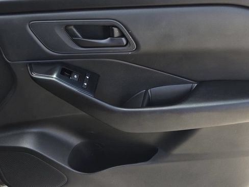 Used 2025 Nissan Rogue S FWD image 8