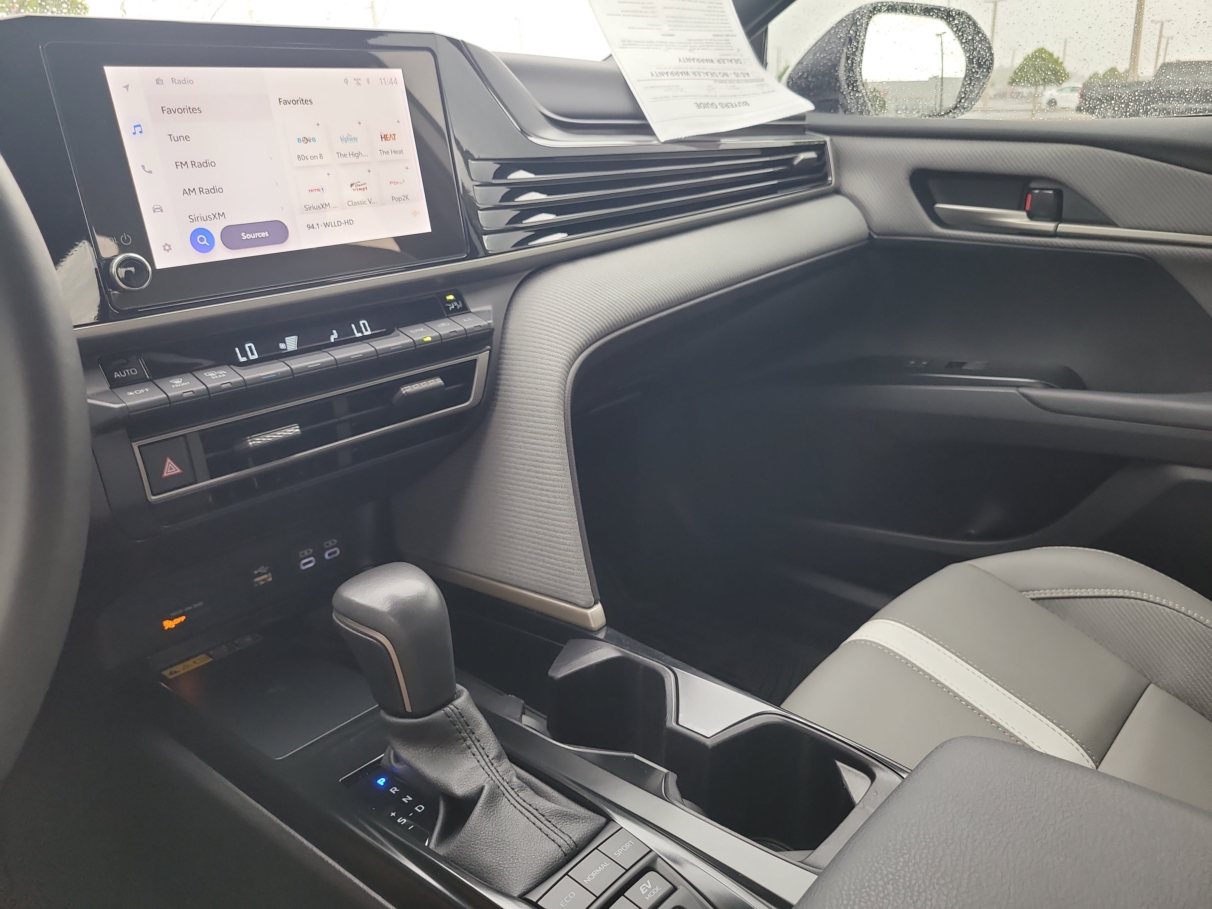 Used 2025 Toyota Camry SE FWD image 21