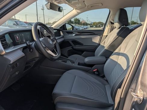 Used 2025 Volkswagen Tiguan SE FWD image 25