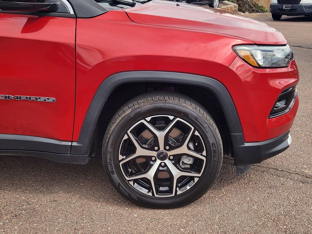Used 2025 Jeep Compass Limited AWD/4WD image 29