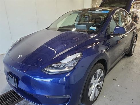 Used 2023 Tesla Model Y Long Range AWD/4WD image 3