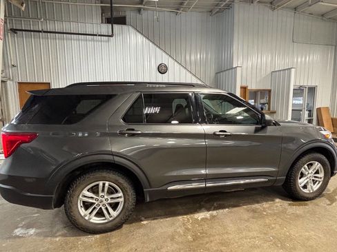 Used 2020 Ford Explorer XLT w/ Equipment Group 202A image 9