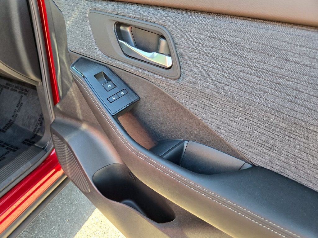 Certified 2023 Nissan Rogue SV FWD image 24