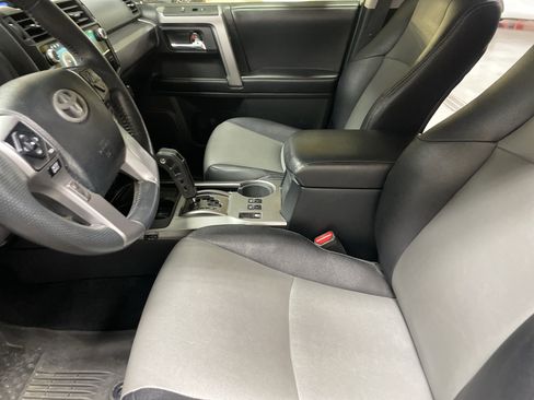 Used 2017 Toyota 4Runner SR5 Premium image 10