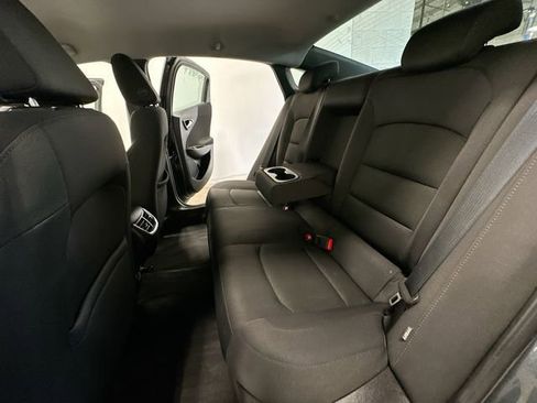 Used 2018 Chevrolet Malibu LT FWD image 18