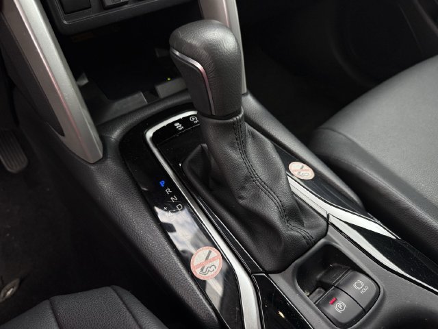 Used 2025 Toyota Corolla Cross XLE FWD image 19
