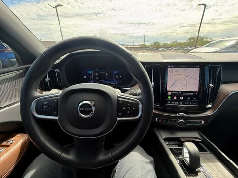 Used 2022 Volvo XC60 B5 Momentum w/ Advanced Package AWD/4WD image 22
