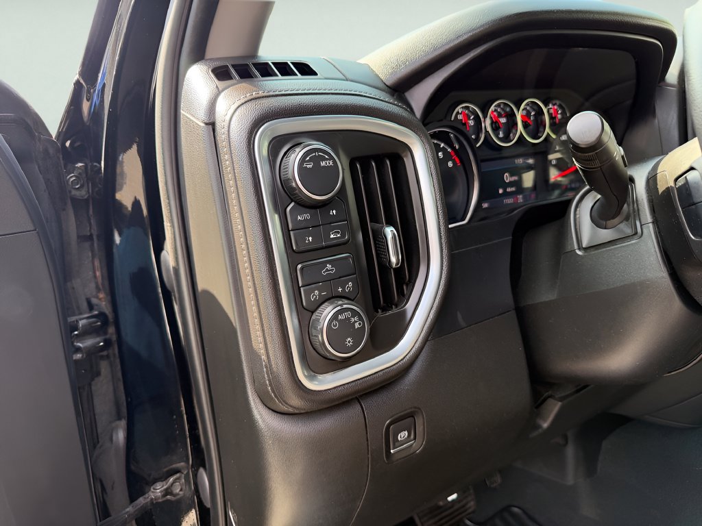 Used 2020 Chevrolet Silverado 1500 LT AWD/4WD image 17