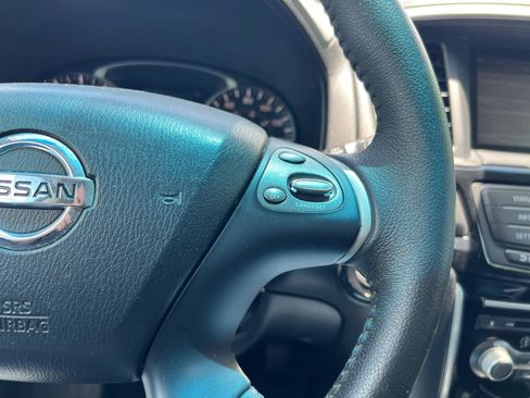 Used 2013 Nissan Pathfinder SV FWD image 23