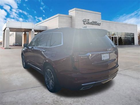 Used 2025 Cadillac XT6 Premium Luxury image 5