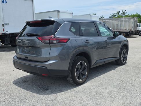 Used 2024 Nissan Rogue SV FWD image 7