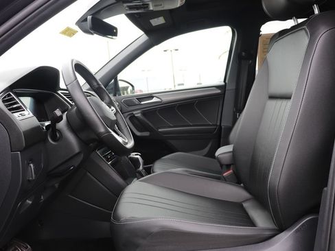 Used 2024 Volkswagen Tiguan SE R-Line FWD image 11