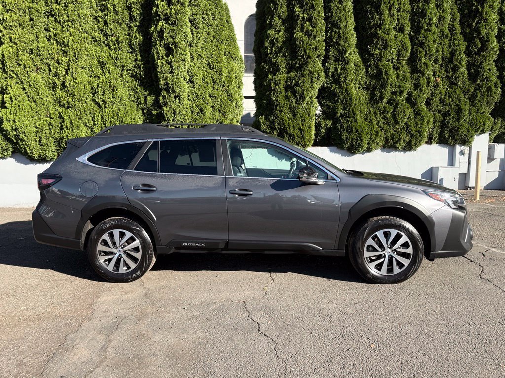 Used 2025 Subaru Outback Premium AWD/4WD image 10