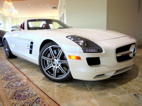 Used 2012 Mercedes-Benz SLS AMG Roadster image 2