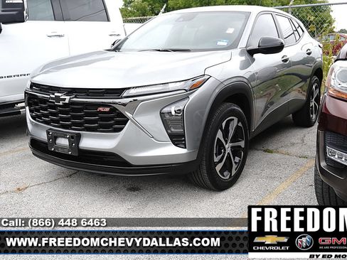 Used 2025 Chevrolet Trax RS w/ Driver Confidence Package FWD image 4