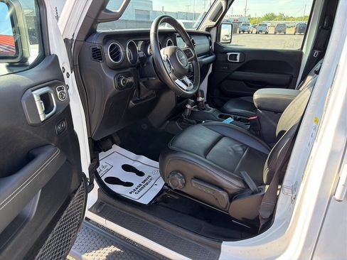 Used 2019 Jeep Wrangler Unlimited Sahara w/ Uconnect 4C Nav & Sound Group AWD/4WD image 23